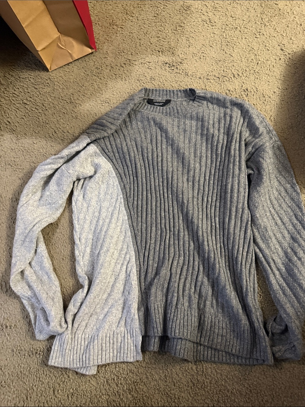 Simply Vera Vera Wang women’s Two-Tone Gray Ribbed Crewneck Sweater